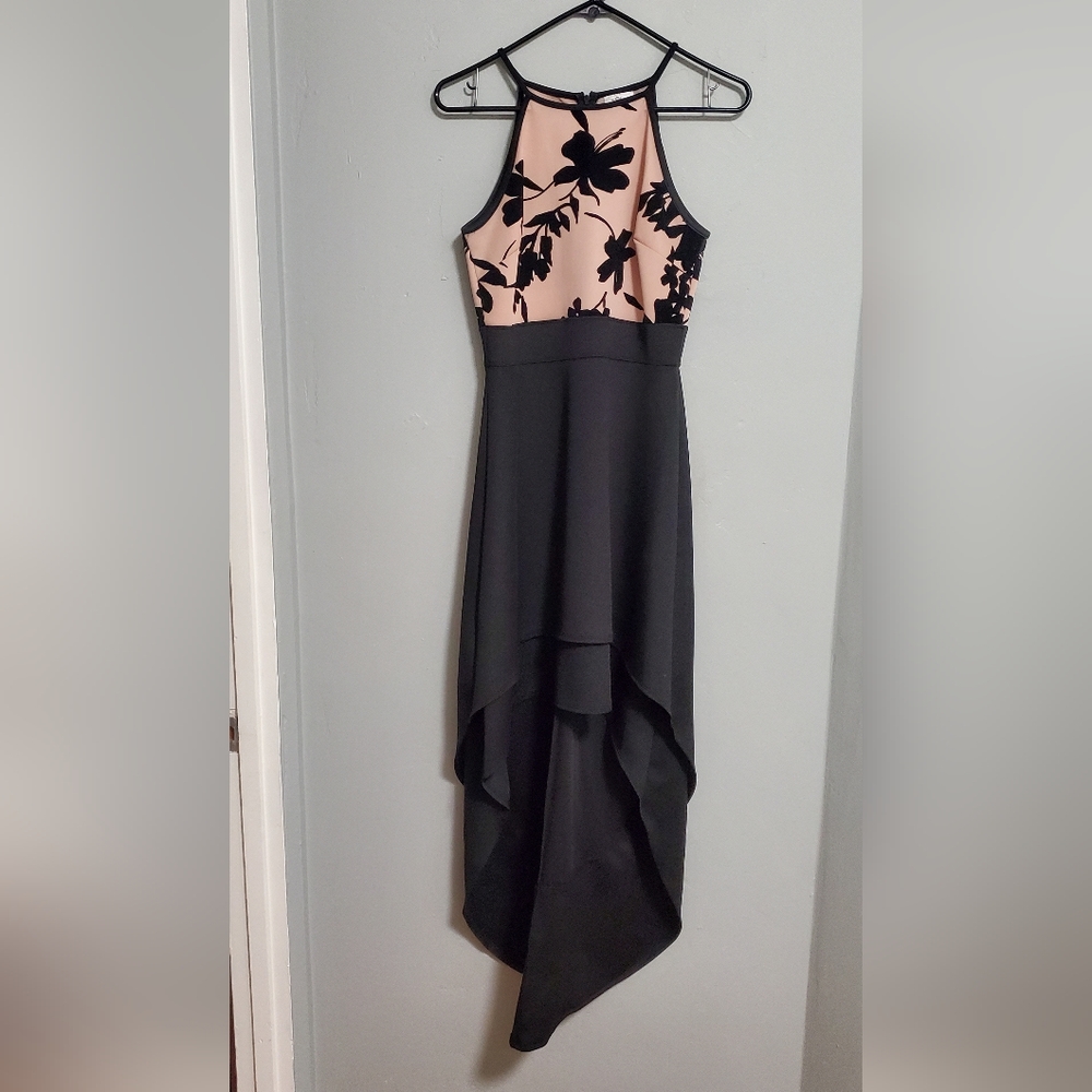 A beautiful blck /rose dress shrt from the front and beautiful 3 layer tail